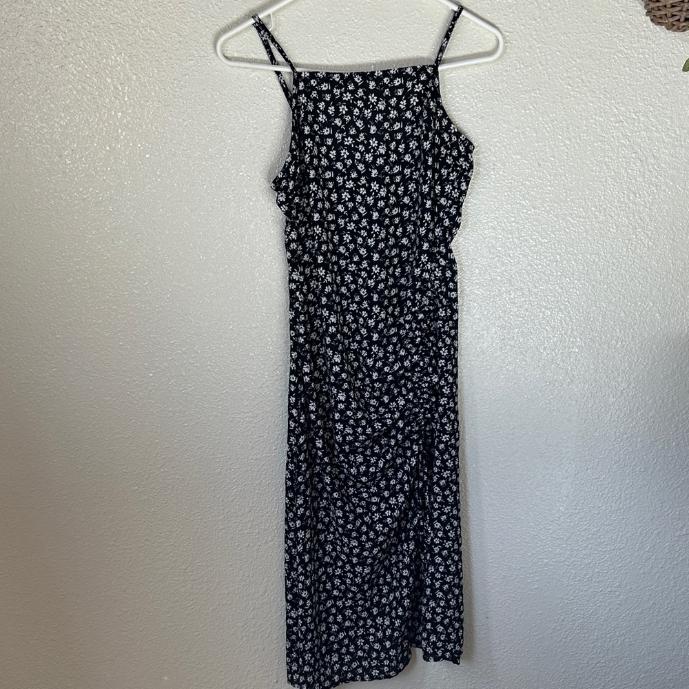 Small Kendall & Kylie Black and White Floral Midi Dress adjustable side pull